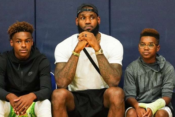 詹姆斯有幾個(gè)兒子？