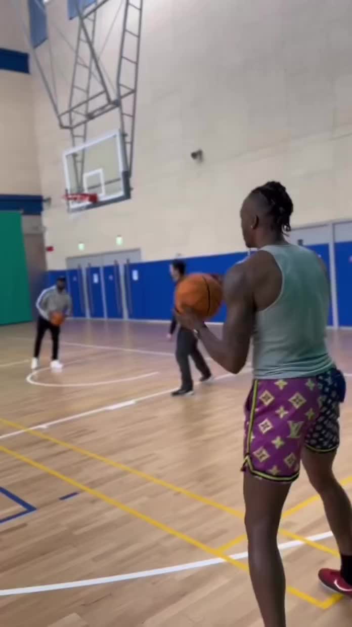 明天要復(fù)出！霍華德ins曬訓(xùn)練視頻：超人就要回歸賽場(chǎng)?。ɑ羧A德的ins賬號(hào)）